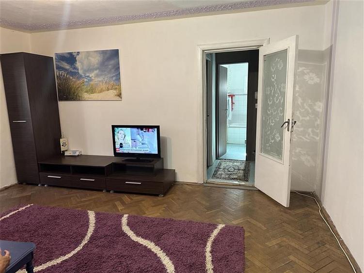 Apartament cu 2 camere semidecomandat, mobilat în Aradului