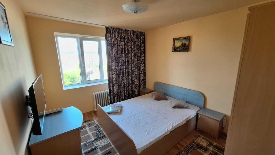 Apartament cu 3 camere semidecomandat în Rogerius