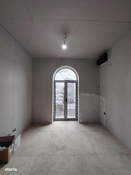 Apartament cu 4 camere semidecomandat în Central