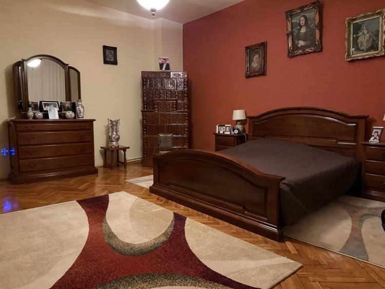 Casă individuală cu 9 camere cu Canalizare în Chișoda