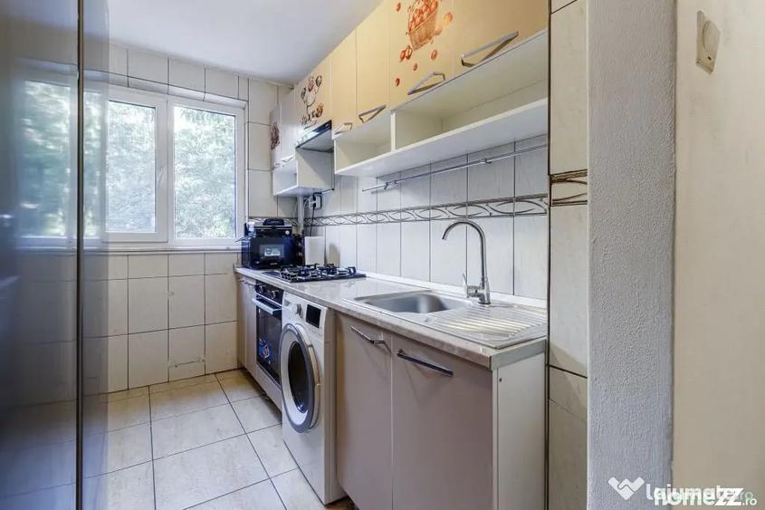 Apartament cu 3 camere semidecomandat în Drumul Taberei