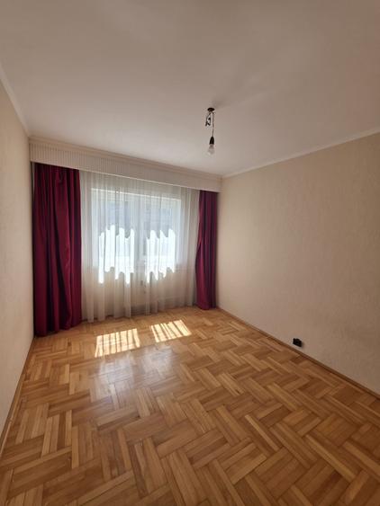Apartament cu 3 camere decomandat în Rogerius