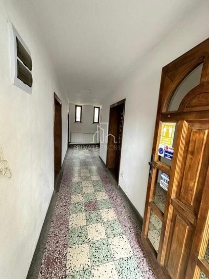 Casă individuală cu 5 camere cu Canalizare în Central