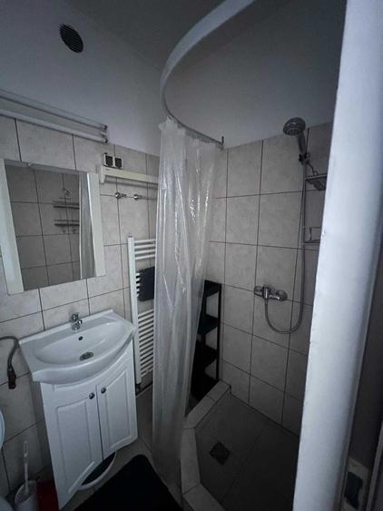 Garsonieră decomandată în Central