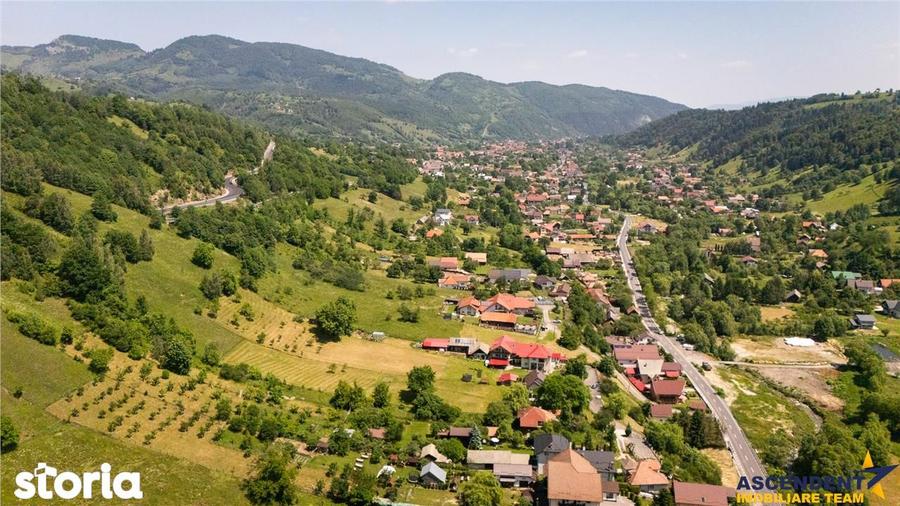Teren de 2327 mp, în Moieciu