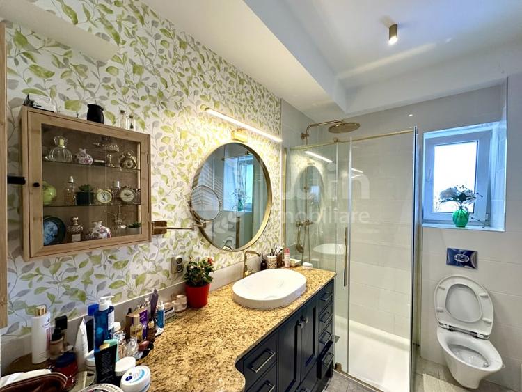 Casă individuală cu 9 camere cu Canalizare în Central