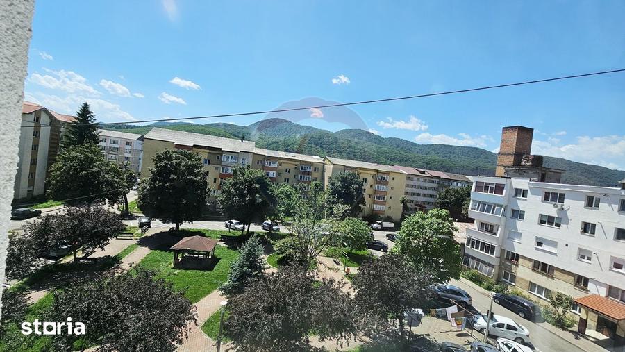 Apartament cu 4 camere în Mărăței