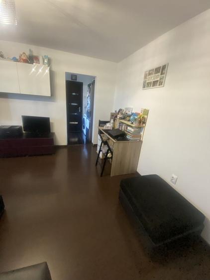 Apartament cu 2 camere semidecomandat în Carrefour