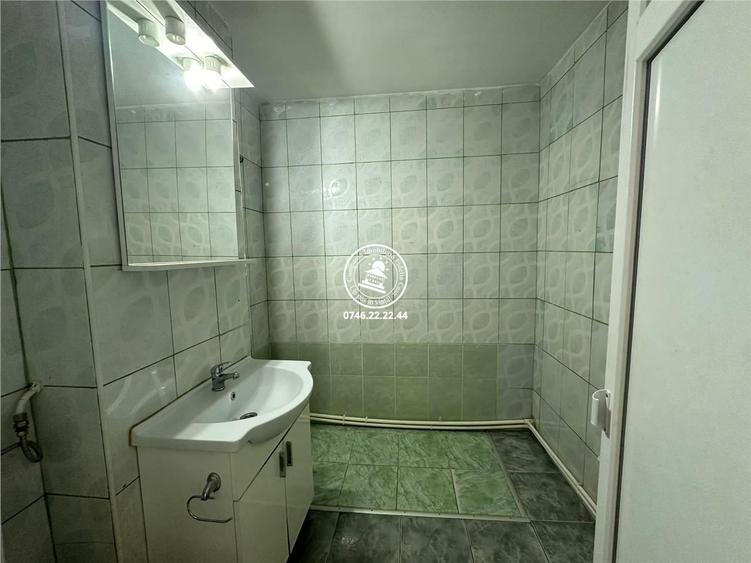 Apartament cu 4 camere decomandat în Alexandru cel Bun