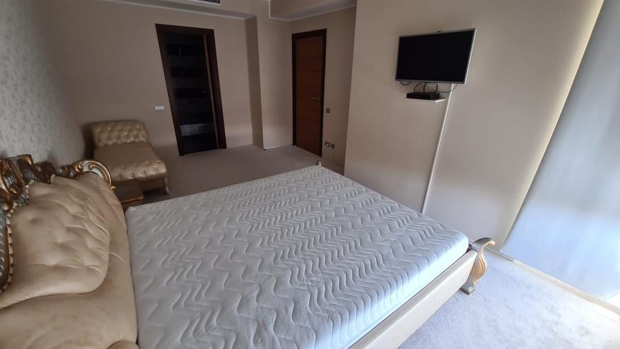 Apartament cu 3 camere semidecomandat în Herăstrău