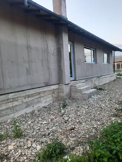 Casă cu 4 camere în Girov
