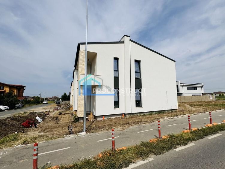 Duplex cu 4 camere cu Canalizare în Moșnița Nouă