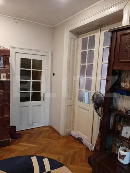 Casă cu 10 camere cu Teren 234 Mp în Central