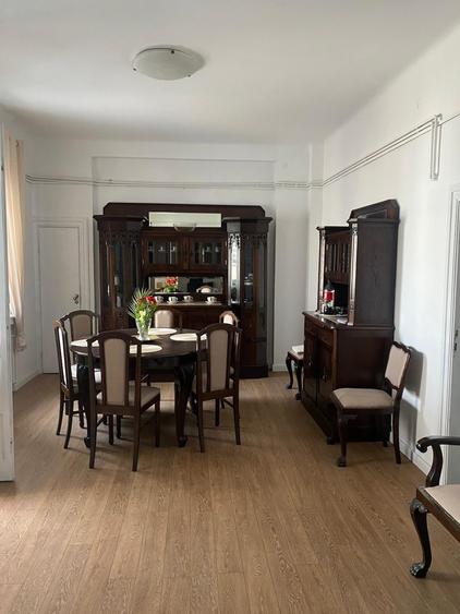 Apartament cu 5 camere circular în Universitate