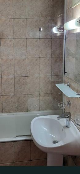 Garsoniera spatioasa- Str Carpatilor- intrare Racadau - 1