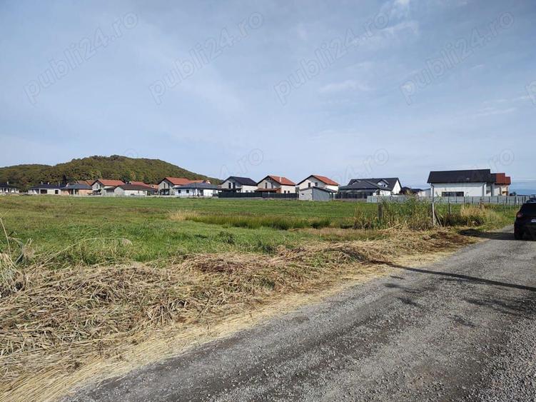 4300 mp - Teren intravilan Reghin , la iesirea spre Dedrad - 1