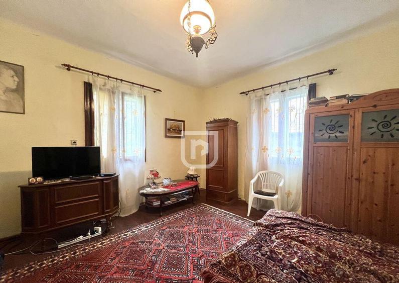 Casa traditional bucovineana la poalele muntilor Bucovinei - 2