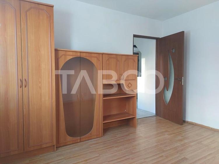 Apartament 2 camere decomandate 35 mp parter zona Stejarului Cisnadie - 1