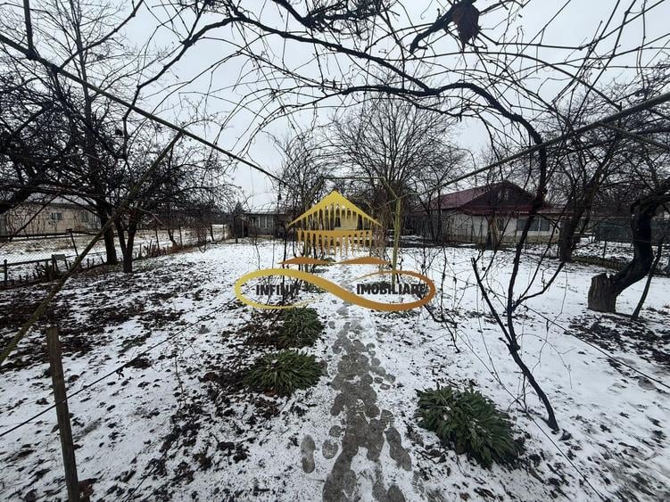 Casa batraneasca cu teren de vanzare in Lilieci Bacau - 11