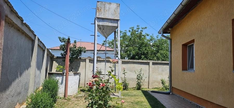 Casă cu 5 camere în Caracal