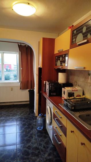 Ofer spre inchiriere apartament cu 2 camere in zona triaj - 7