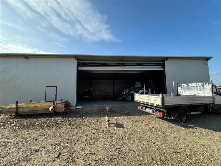 Hala industriala 275mp si teren 3185mp de vanzare in Garoafa - 3