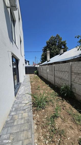 Apartament cu 3 camere în Apărătorii Patriei
