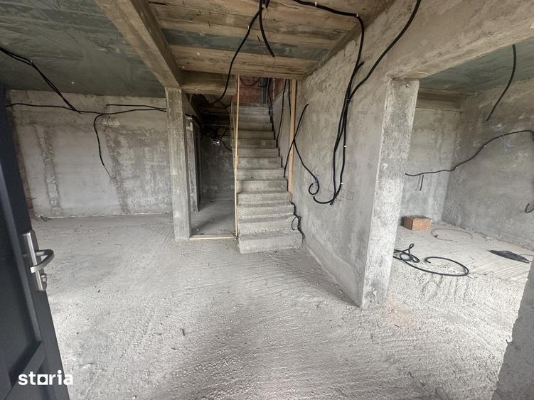 Casă cu 5 camere cu Teren 242 Mp în Ștefăneștii de Jos
