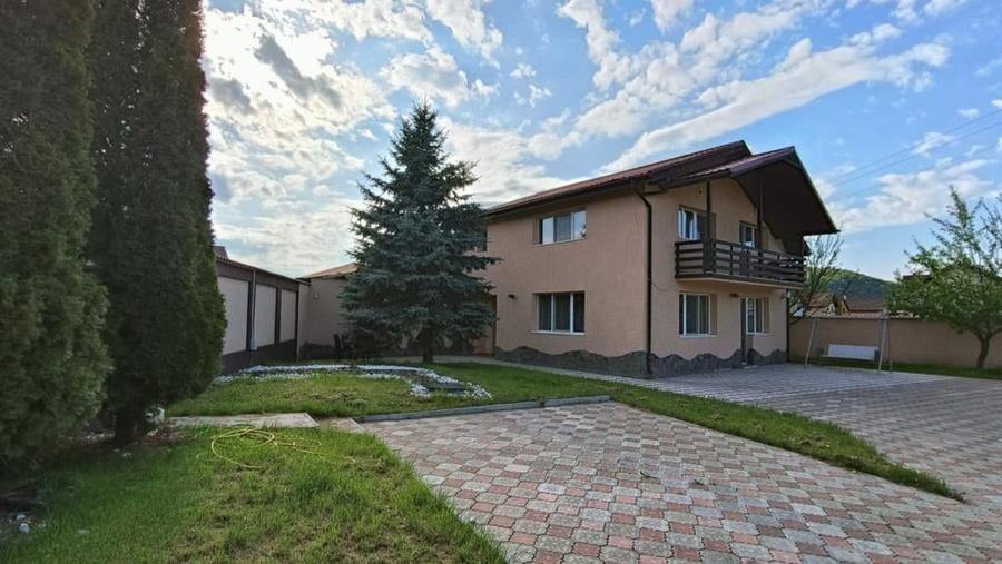 Vand casa cu teren de 900 mp in Harman - 1