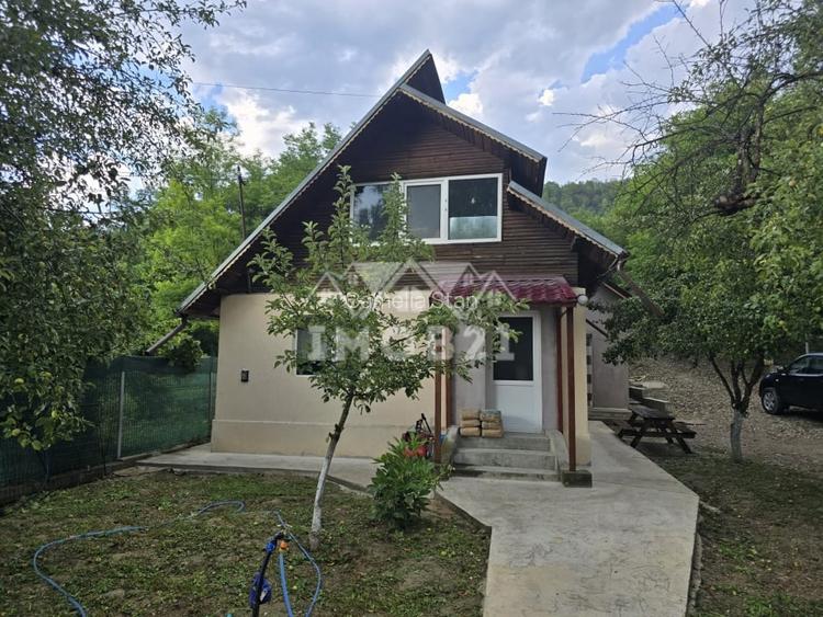 Vanzare Casa cu 3 camere si teren de 4000 mp in Soimari-Prahova