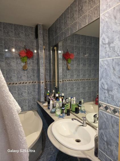 Apartament cu 3 camere semidecomandat în Dristor