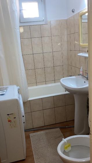 Ofer spre închiriere apartamentul cu trei camere în Drumul Taberei la Favorit  - 4