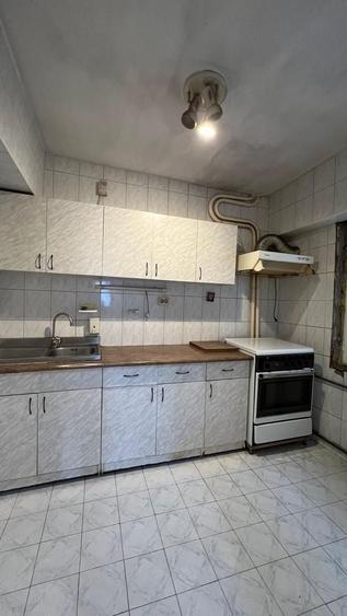 3 camere | metrou Obor in fata scarii - 2