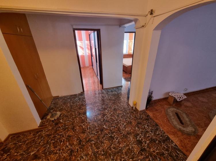 Apartament decomandat 3 camere ,zona CET - 6