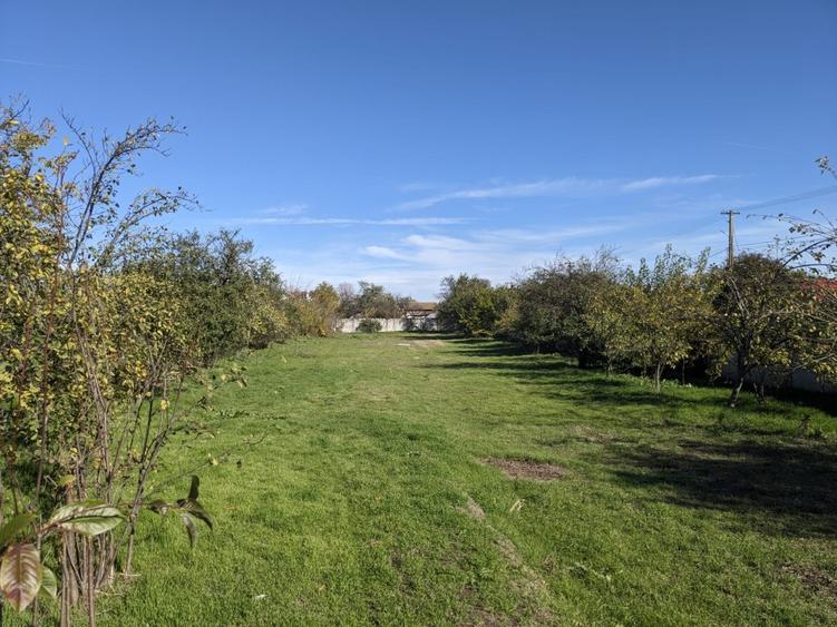 Proprietar vand casa renovata , cu teren 2000 mp ,deschidere de 113 m,in comuna  - 9