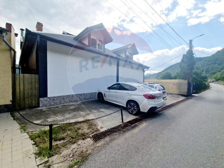 Pensiune Eselnita / 16 camere / Teren - 1448 mp / Ponton - 41