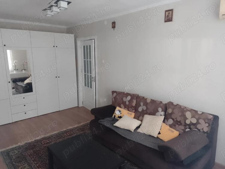 Apartament 3 camere de inchiriat Sector 4 fara agentie 5 min Metrou - 5