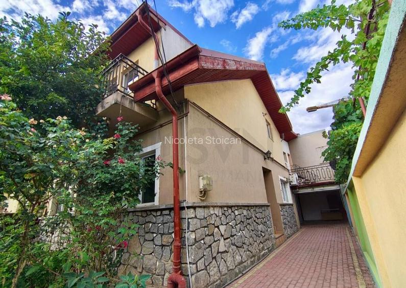 Vila de intre Parcul Tineretului si Parcul Carol