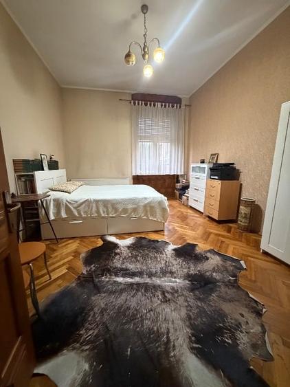 Apartament cu 3 camere semidecomandat, mobilat în Central