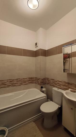 Apartament cu 3 camere decomandat în Drumul Taberei