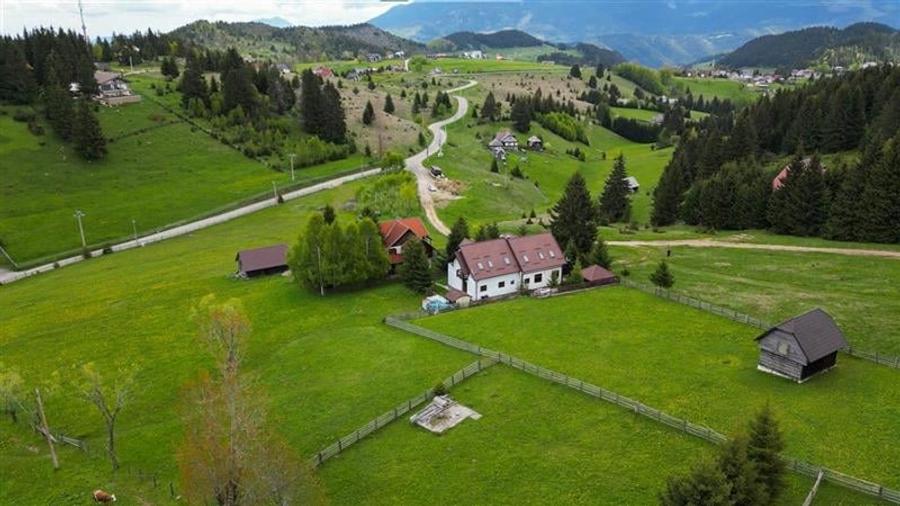 Sanctuar montan,fin amenajat si echipat,decor autentic romanesc,Bran, Fundata,Br - 7