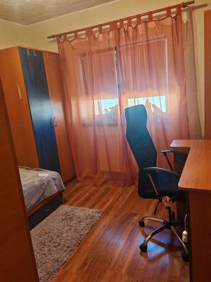 Vand apartament 3 camere decomandat - 1