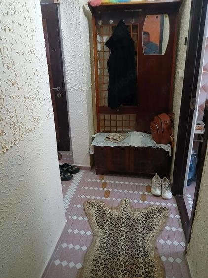 Vand apartament in Rm sarat zona gari bl 3 C etaj 3 decomandat plus magazie la subsolul blocului - 2