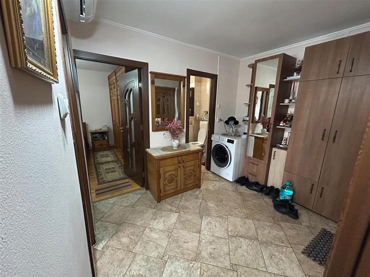 Apartament cu 2 camere de vanzare, 57mp, zona centrala, Piata Moldovei, Directia - 8