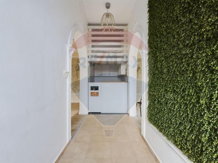 Se vinde spatiu comercial cu 2 saloane 2 bucatarii Ultracentral - 3