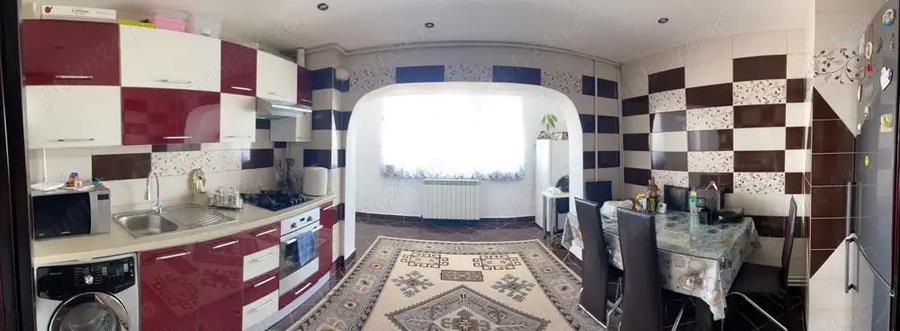 Apartament de vanzare 3 camere Piata Neam? zona 1 mai - 9