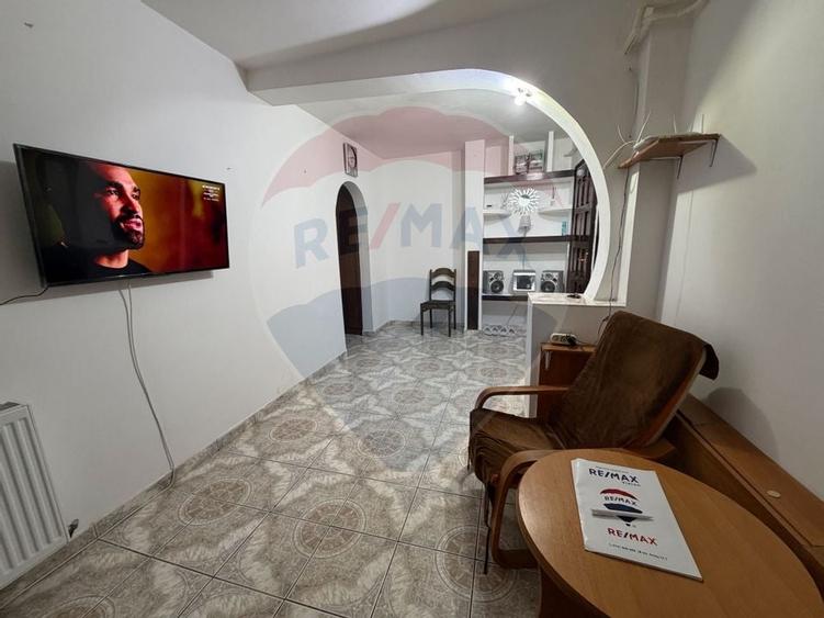 Apartament cu 3 camere de închiriat în zona Rovine - 1