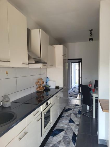 Casă de vânzare renovată complet interiorul exterior - 5