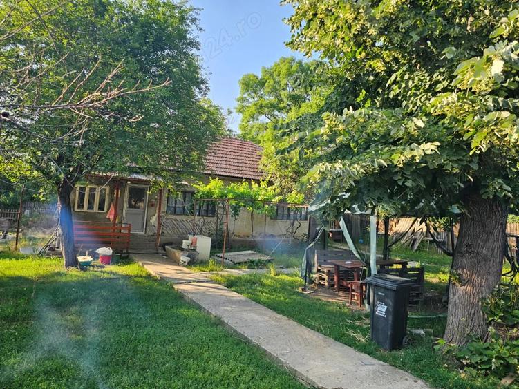 Vand casa comuna Predesti - 1