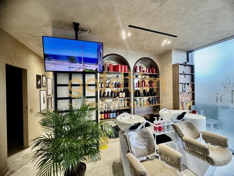 SPATIU VITRINA/ PRETABIL SALON INFRUMUSETARE - 14